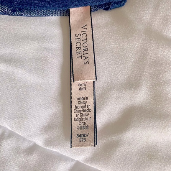 Victoria Secret Demi Bra Criss Cross - Picture 3 of 5